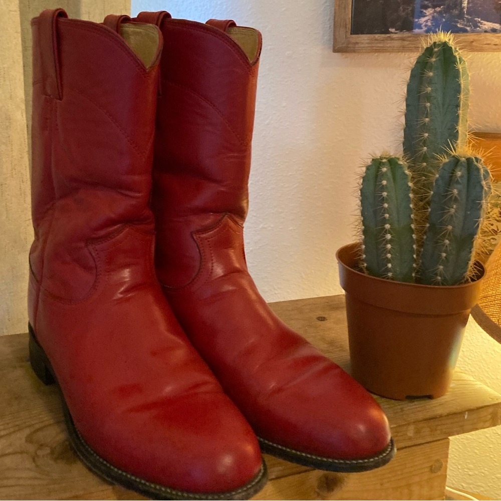 Vintage Red Cowboy Boots Justin Women’s size 8.5 Fits like a 9. Red Leather!